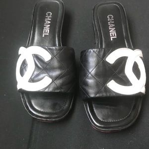 Women Chanel flip flop